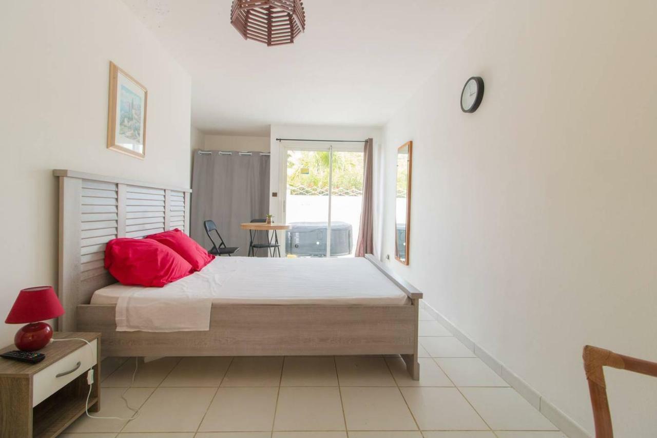 Superbe Studio Avec Jacuzzi Prive Apartment Sainte-Anne Exterior photo