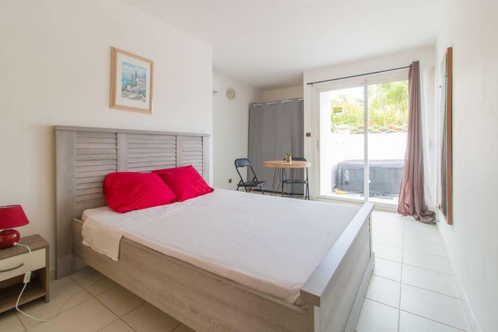 Superbe Studio Avec Jacuzzi Prive Apartment Sainte-Anne Exterior photo